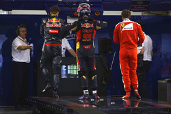 Daniil Kvyat, Red Bull Racing, Carlos Sainz Jr., Scuderia Toro Rosso and Sebastian Vettel, Ferrari