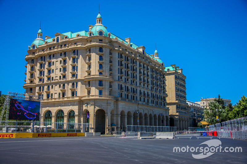 Circuito cittadino di Baku, l'uscita dalla curva 16