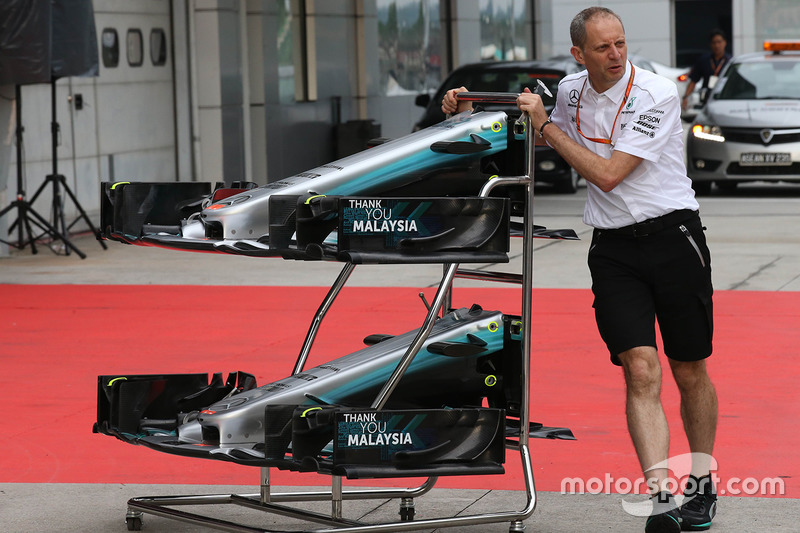 Mercedes AMG F1 W08 front wings