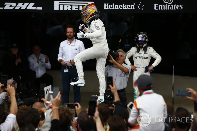 Race winner Lewis Hamilton, Mercedes AMG F1