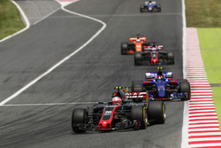 Kevin Magnussen, Haas F1 Team VF-17, Carlos Sainz Jr., Scuderia Toro Rosso STR12, Romain Grosjean, Haas F1 Team VF-17