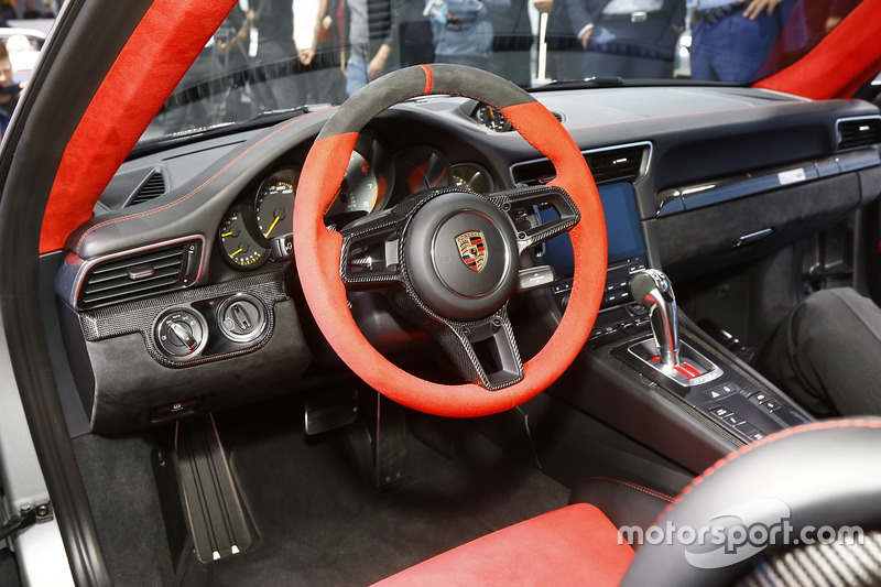 Porsche 911 GT2 RS