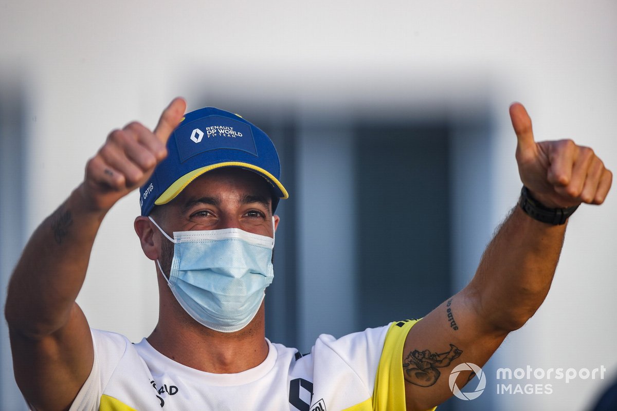 Pembalap Formula 1, Daniel Ricciardo, tak pernah sungkan memberikan pujian kepada para pesaingnya.