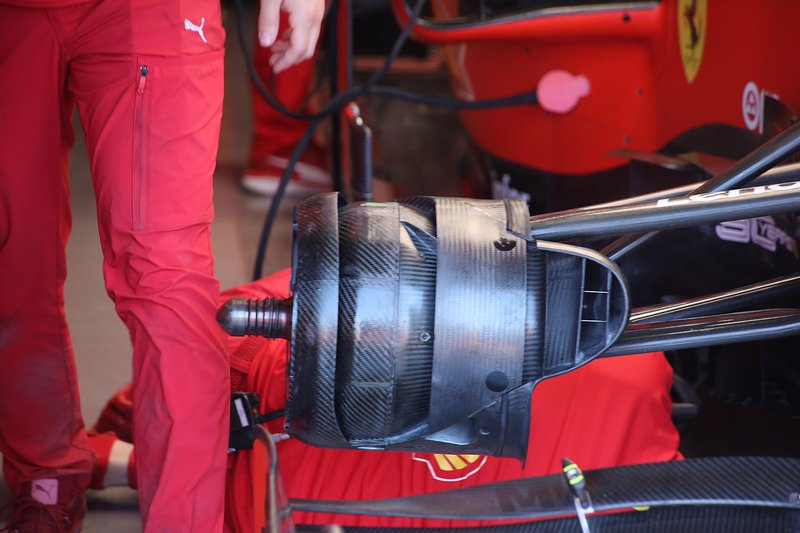 Ferrari SF90, dettaglio del cestello del freno anteriore usato da Leclerc