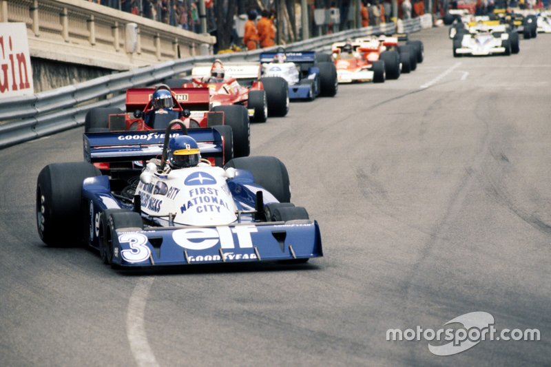 Ронні Петерсон (Tyrrell P34) на старті Гран Прі Монако 1977 року