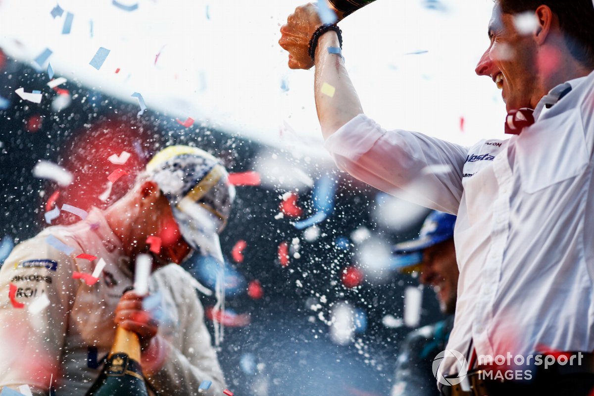 Stoffel Vandoorne, Mercedes-Benz EQ, Ian James, Team Principal, Mercedes-Benz EQ, celebrate with Champagne after securing the world championship titles
