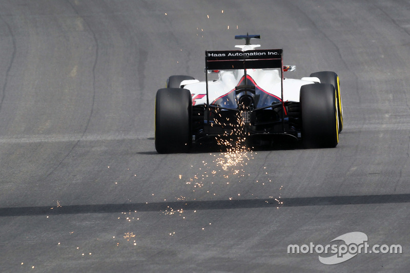 Romain Grosjean, Haas F1 Team VF-16 fa scintille