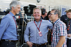 Damon Hill en Johnny Herbert van Sky Sports F1 met Jacques Villeneuve