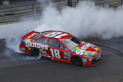 Sieger Kyle Busch, Joe Gibbs Racing, Toyota