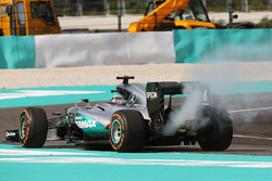 Льюіс Хемілтон, Mercedes AMG F1 W07 Hybrid сходить через відмову двигуна