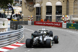 2016 Dünya Şampiyonu Nico Rosberg ve babası 1982 Dünya Şampiyonu Keke Rosberg, şampiyon oldukları araçları sürüyorlar