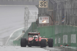 Crash: Kimi Räikkönen, Ferrari SF16-H