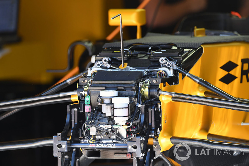 Renault Sport F1 Team RS17 ön süspansiyon ve şasi detayı