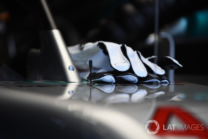 Lewis Hamilton, Mercedes AMG F1 gloves