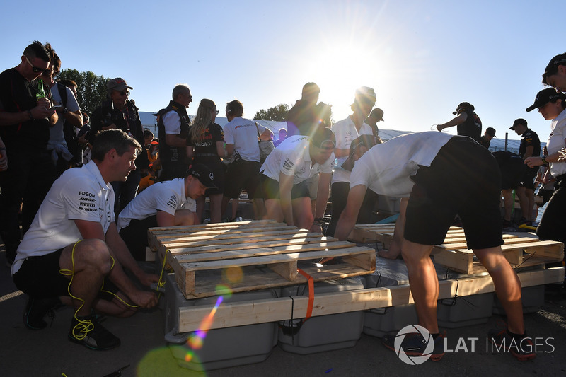 Mercedes-AMG F1 W09 at the raft race
