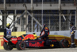 Max Verstappen, Red Bull Racing RB14 Tag Heuer, sıralama turlarında kaza yapıyor
