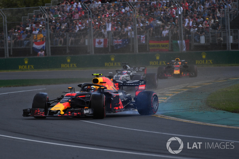Max Verstappen, Red Bull Racing RB14 spin atıyor