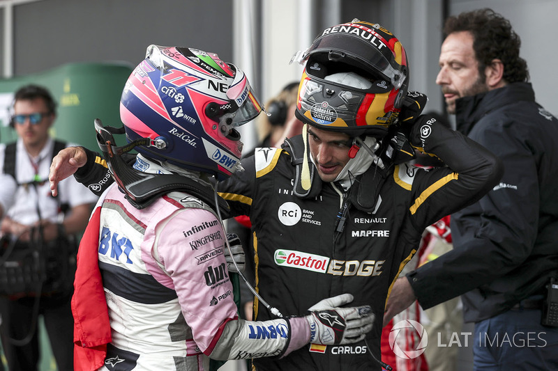 Sergio Perez, Force India y Carlos Sainz Jr., Renault Sport F1 en parc ferme