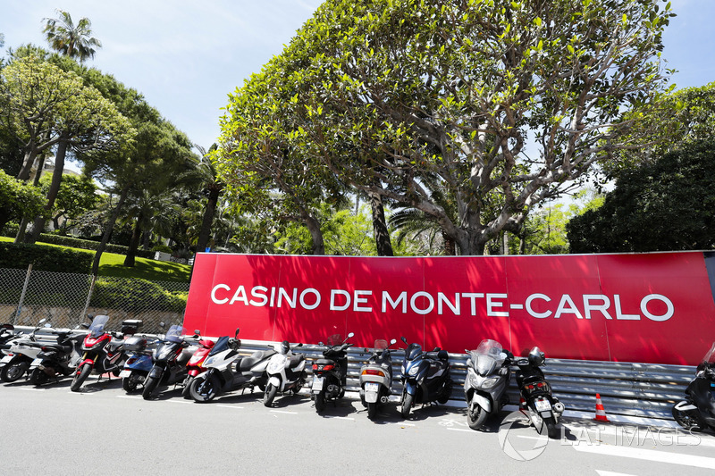 Mopeds are parked on the circuit