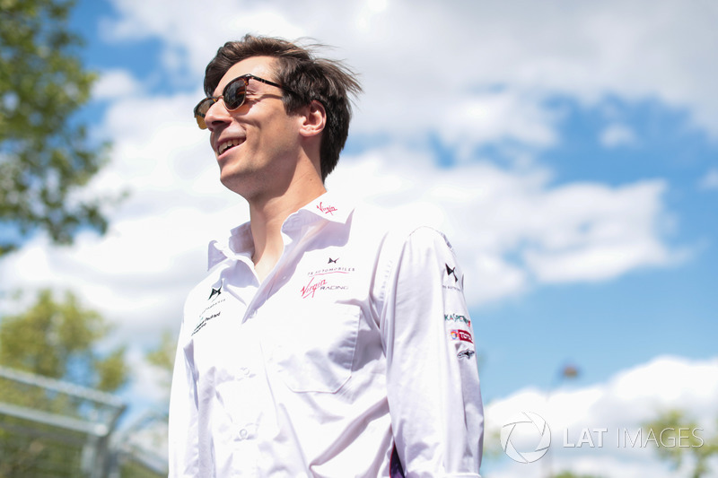 Alex Lynn, DS Virgin Racing, fait le tour du circuit à pied
