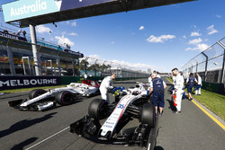 Williams mühendisleri ve Sergey Sirotkin, Williams FW41 Mercedes ve Charles Leclerc, Sauber C37 Ferr