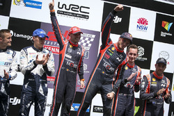 Переможці Тьєррі Ньовілль, Ніколя Жільсуль, Hyundai Motorsport, друге місце Отт Тянак, Мартін Ярвеоя