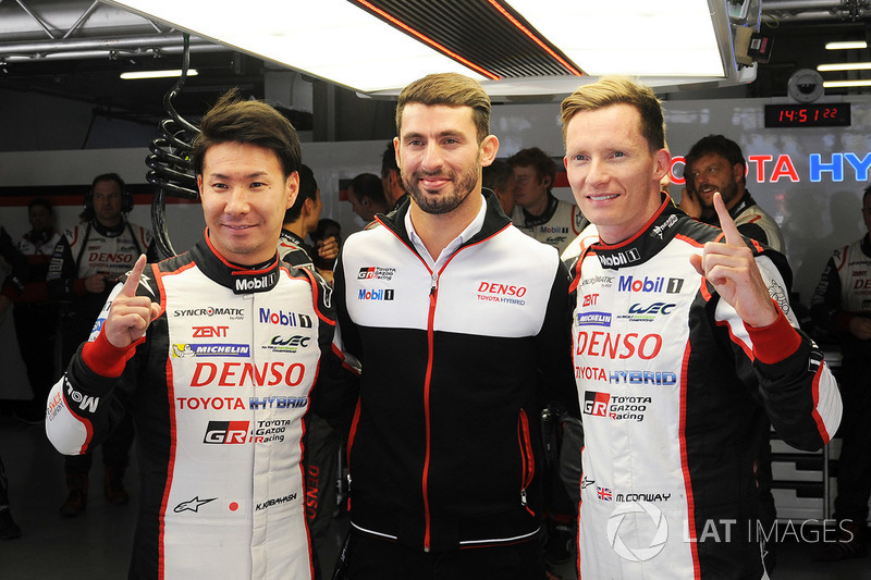 Ganadores de la pole Mike Conway, Kamui Kobayashi, José María López, Toyota Gazoo Racing