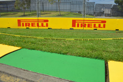 Pirelli logo ve kerb
