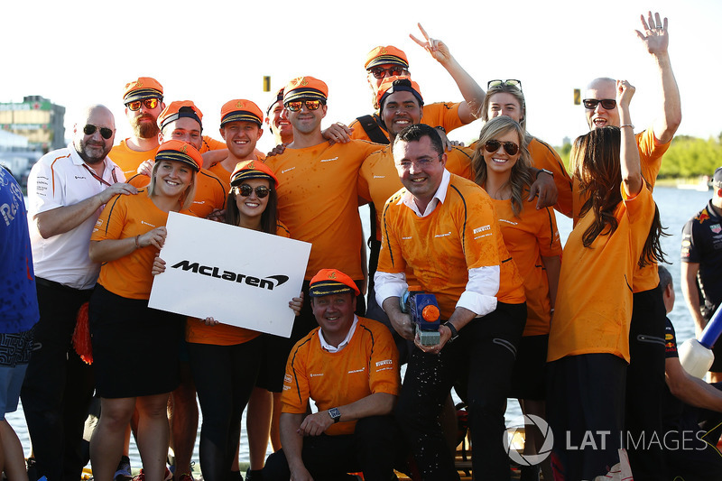 McLaren у перегонах на плотах