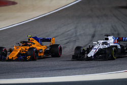 Stoffel Vandoorne, McLaren MCL33 Renault ve Lance Stroll, Williams FW41 Mercedes