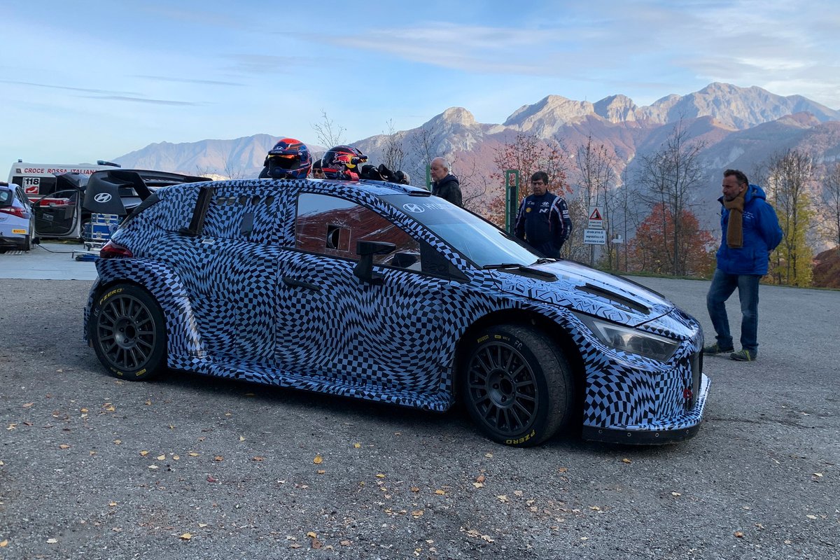 Тьерри Невилль, Мартейн Видеге, тесты Hyundai i20 Rally1