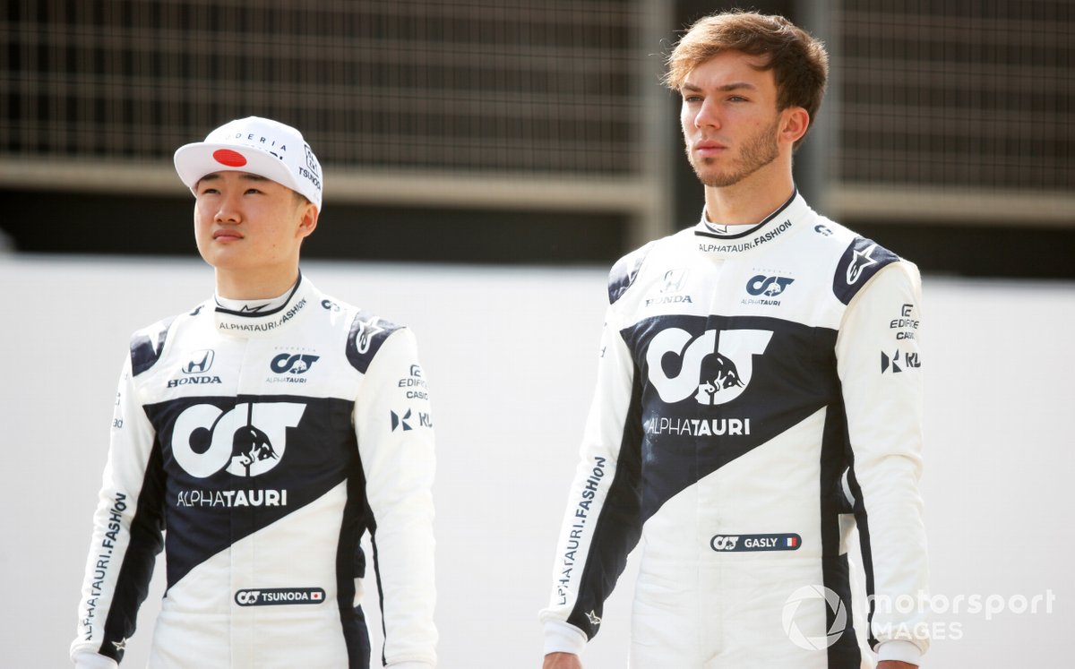 Yuki Tsunoda, AlphaTauri AT02 dan Pierre Gasly, AlphaTauri AT02 di grid F1