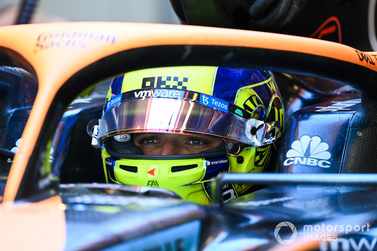 Lando Norris, McLaren, en la cabina