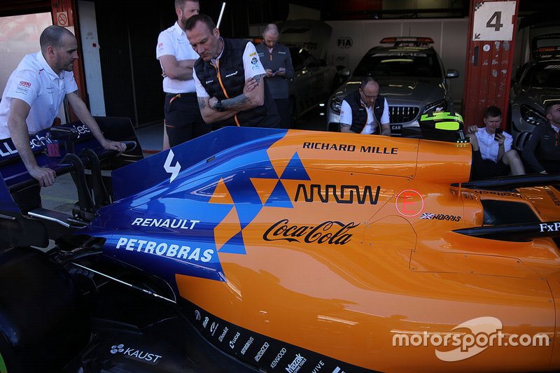 Автомобиль McLaren MCL34