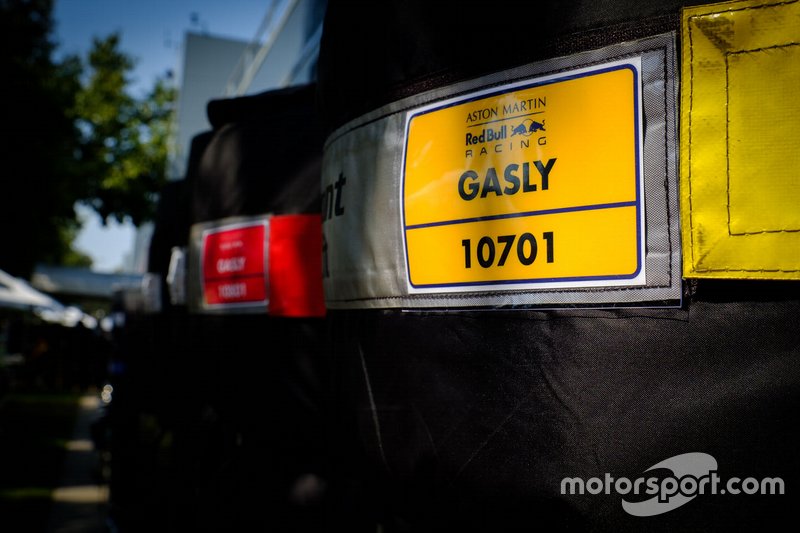 Des pneus Pirelli dans les couvertures chauffantes pour Pierre Gasly, Red Bull Racing