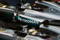 Sieger Nico Rosberg, Mercedes AMG F1 Team, und Lewis Hamilton, Mercedes AMG F1 Team