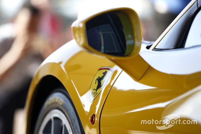 Detail: Ferrari 488 Challenge