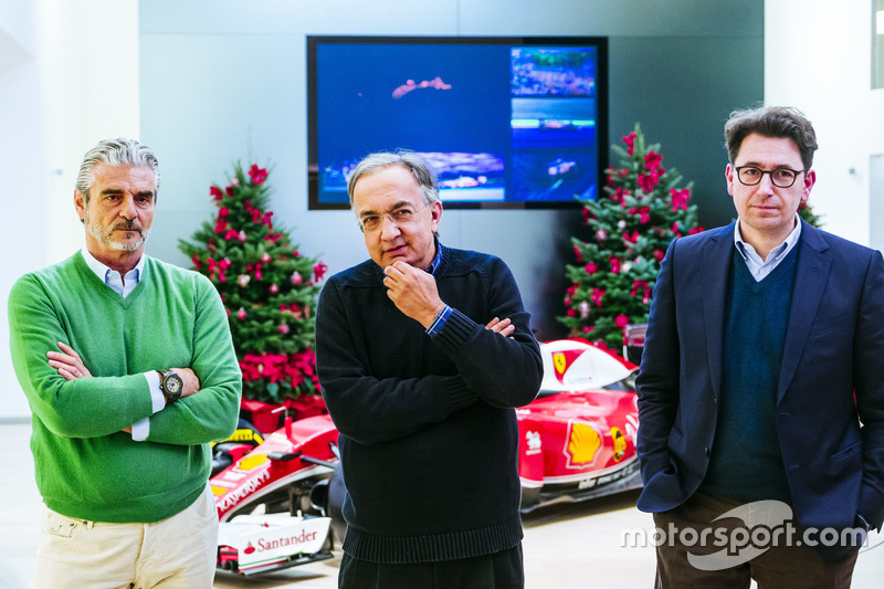 Maurizio Arrivabene, con Sergio Marchionne y Mattia Binotto en Diciembre de 2016