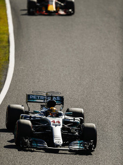 Lewis Hamilton, Mercedes AMG F1 W08, Max Verstappen, Red Bull Racing RB13