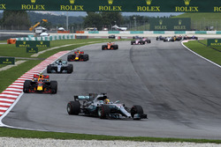 Lewis Hamilton, Mercedes-Benz F1 W08 startta lider
