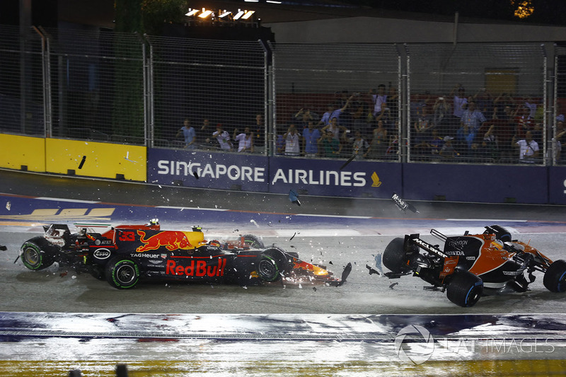 Unfall: Max Verstappen, Red Bull Racing RB13