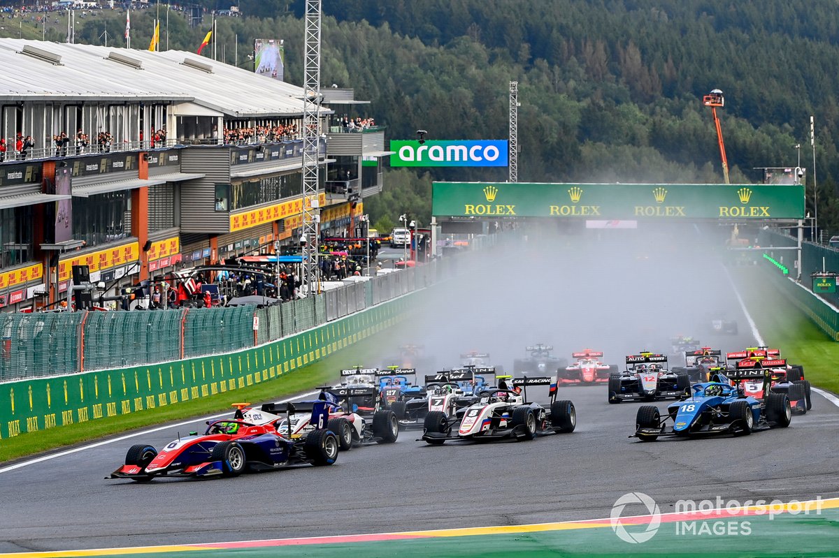 David Schumacher, Trident, Alexander Smolyar, ART Grand Prix, Logan Sargeant, Charouz Racing System, at the start