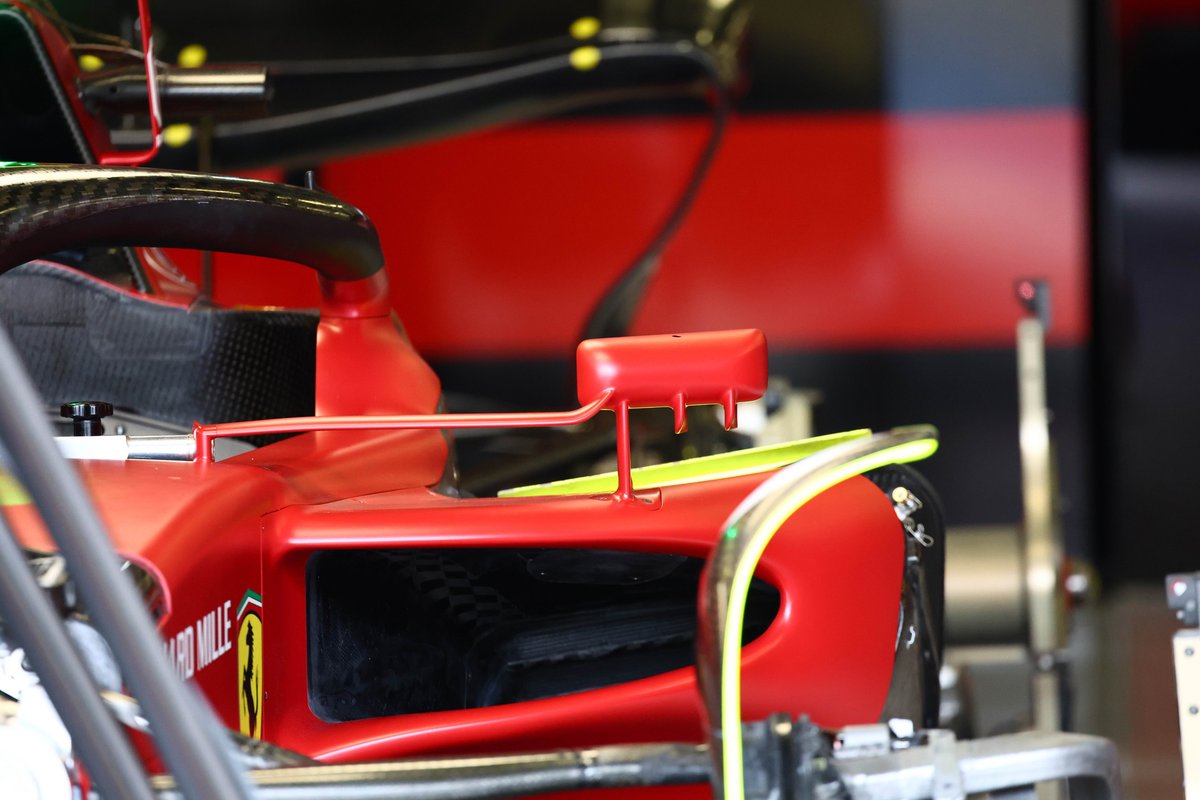Detalle del espejo del Ferrari F1-75