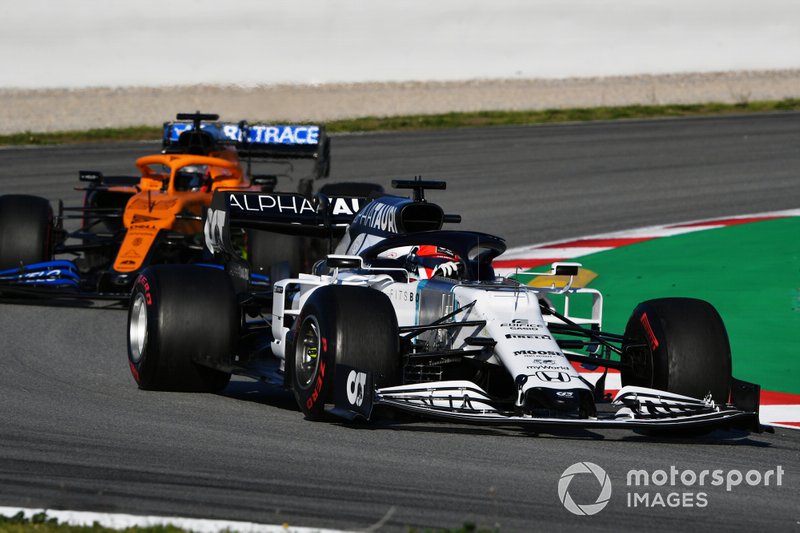 Даниил Квят, AlphaTauri AT01, и Карлос Сайнс, McLaren MCL35