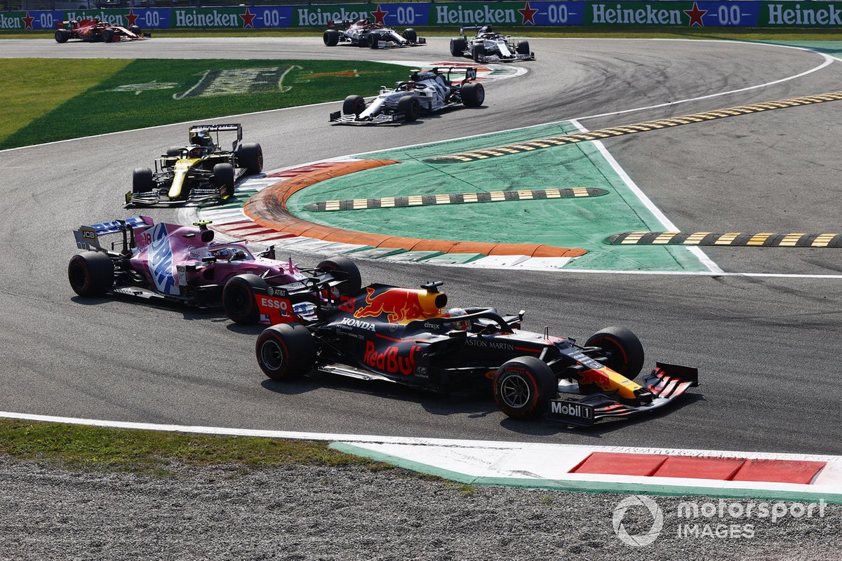 Max Verstappen, Red Bull Racing RB16, Lance Stroll, Racing Point RP20, Esteban Ocon, Renault F1 Team R.S.20, and Pierre Gasly, AlphaTauri AT01, at the start