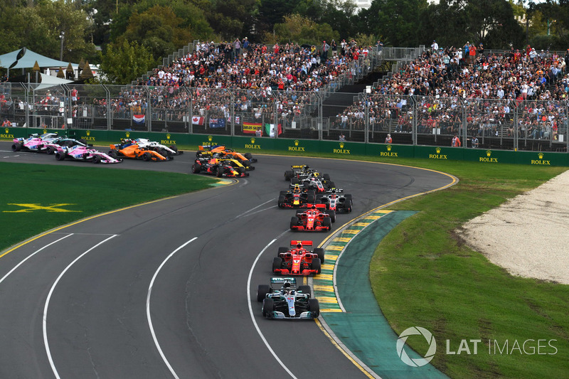 Lewis Hamilton, Mercedes-AMG F1 W09 EQ Power+ aan de leiding bij de start