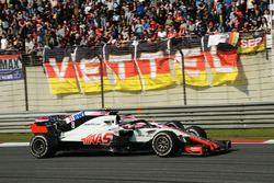 Ромен Грожан, Haas F1 Team VF-18, Естебан Окон, Force India VJM11 battle