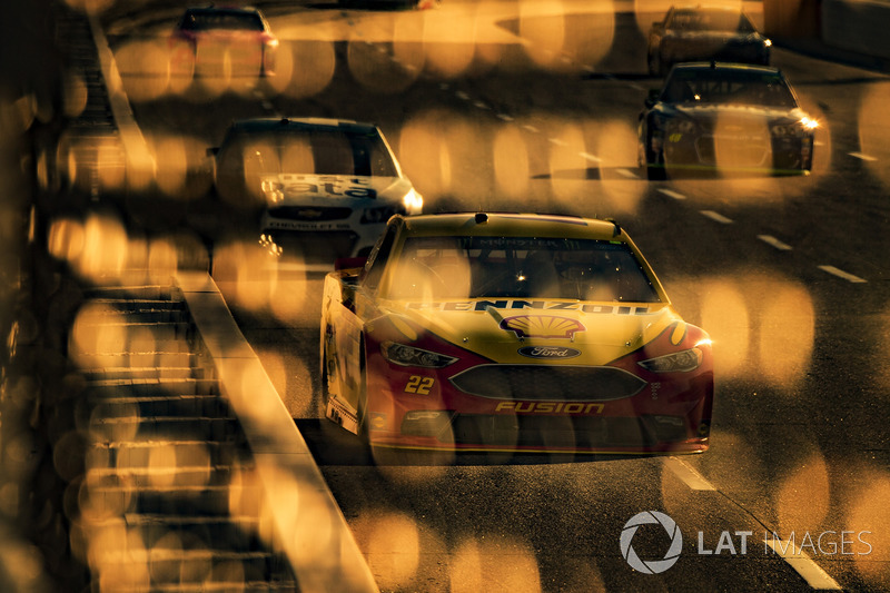 #1: Sonnenuntergang im NASCAR-Stil