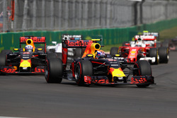 Max Verstappen, Red Bull Racing RB12; Daniel Ricciardo, Red Bull Racing RB12; Sebastian Vettel, Ferr