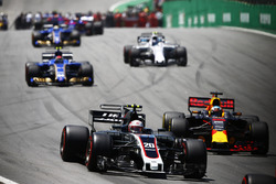 Kevin Magnussen, Haas F1 Team VF-17, Daniel Ricciardo, Red Bull Racing RB13, Pascal Wehrlein, Sauber